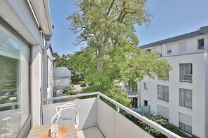 Unclassified image, 2 of 20, button