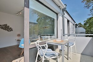 Unclassified image, 5 of 20, button