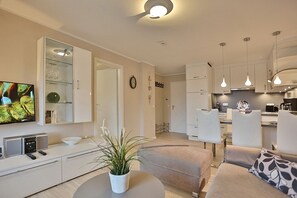 TV, DVD-spiller og stereoanlegg