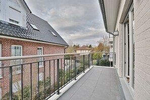 Unclassified image, 4 of 22, button