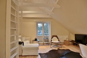 TV, lettore DVD, impianto stereo