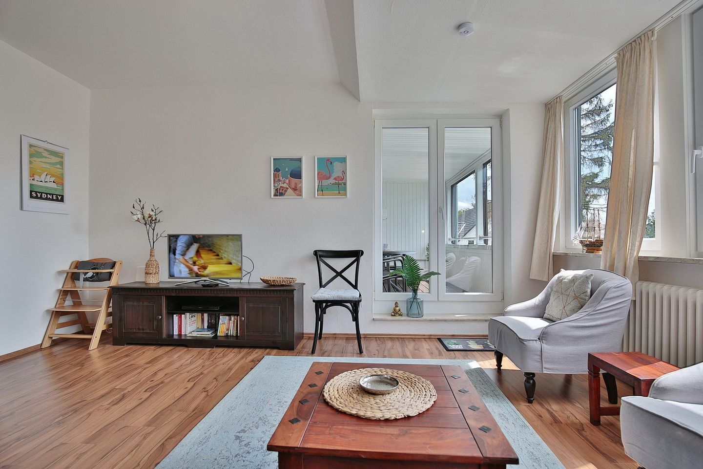 Televisión, reproductor de DVD y estéreo 