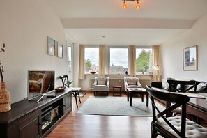 Unclassified image, 5 of 23, button