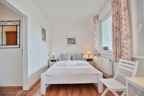 Unclassified image, 4 of 23, button