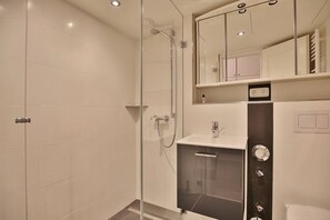 Douche, sèche-cheveux
