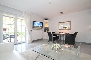 TV, DVD-spiller og stereoanlegg