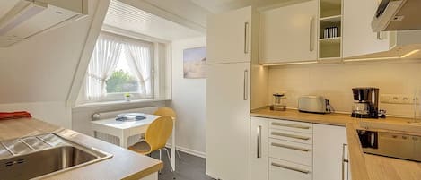 KĂŒhlschrank, Mikrowelle, Ofen, Herdplatte