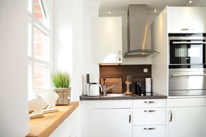 Refrigerador, horno, parrilla de estufa y lavavajillas 