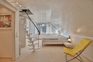 Unclassified image, 2 of 28, button