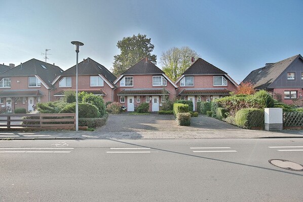 Unclassified image, 1 of 28, button