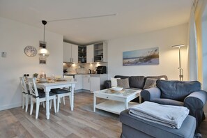 Televisión, reproductor de DVD y estéreo 