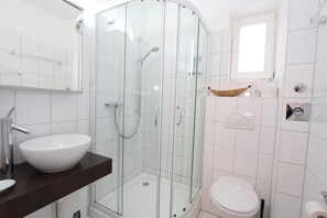 Douche, sèche-cheveux