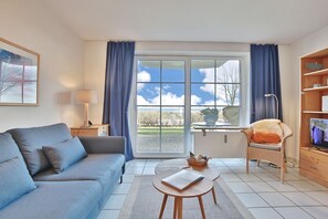 Televisión, reproductor de DVD y estéreo 