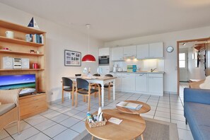 Fernseher, DVD-Player, Stereoanlage