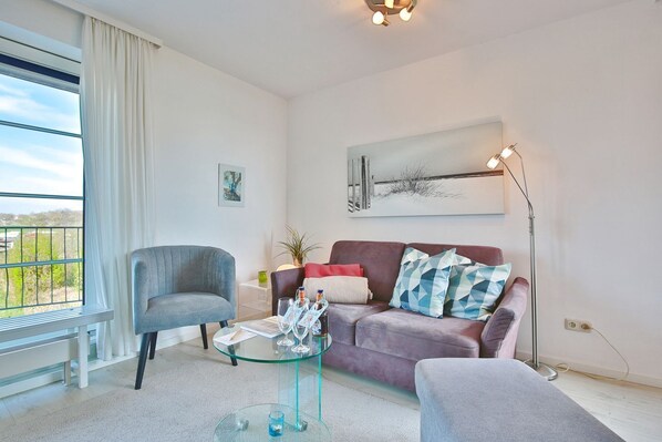 Unclassified image, 1 of 33, button