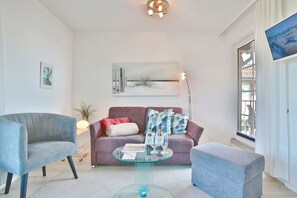 Unclassified image, 3 of 33, button