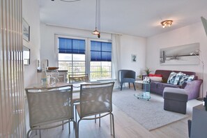 Unclassified image, 2 of 33, button