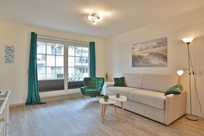 Unclassified image, 5 of 13, button