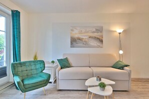 Unclassified image, 3 of 13, button