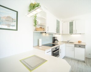 Réfrigérateur, four, plaque de cuisson, lave-vaisselle