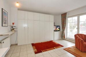 TV, DVD player, stereo - Parkblick Apartment 5 - Haus Parkblick (Scharbeutz)