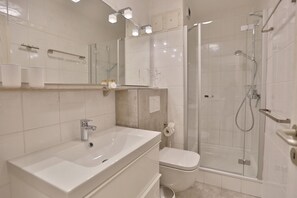 Unclassified image, 3 of 21, button