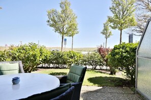 Unclassified image, 2 of 24, button