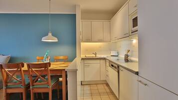 Kühlschrank, Mikrowelle, Geschirrspüler