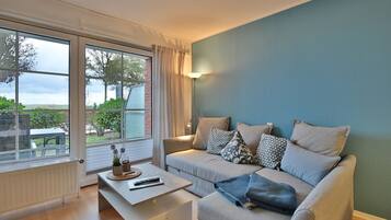 Fernseher, DVD-Player, Stereoanlage