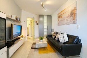 Televisión, reproductor de DVD y estéreo 