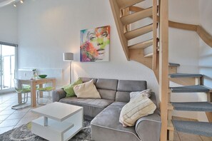 Unclassified image, 2 of 29, button