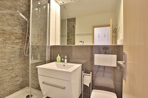 Unclassified image, 4 of 29, button