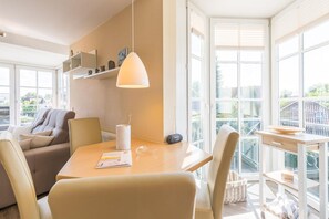 Unclassified image, 2 of 25, button