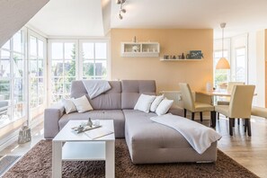 Unclassified image, 3 of 25, button