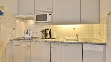 Refrigerador, microondas, parrilla de estufa y lavavajillas