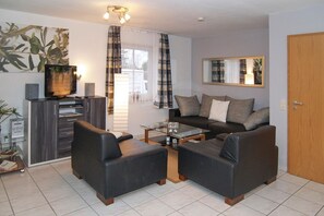 TV, DVD player, stereo - Baltic Sea view apartment 3 - Baltic Sea view (Scharbeutz)