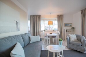 TV, DVD player, stereo - Baltic Sea view apartment 4 - Baltic Sea view (Scharbeutz)