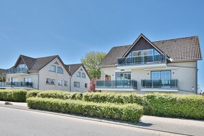 Unclassified image, 2 of 22, button