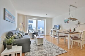 TV, DVD-spiller og stereoanlegg