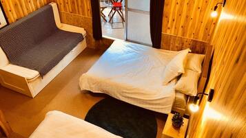 3 bedrooms, desk, iron/ironing board, free WiFi