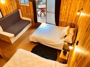 3 habitaciones, escritorio, tabla de planchar con plancha y wifi gratis 