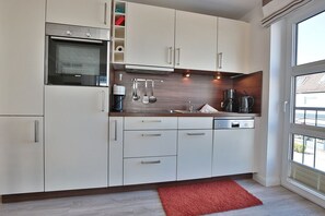 Kühlschrank, Ofen, Herdplatte, Geschirrspüler