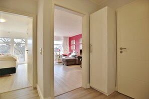 2 bedrooms, iron/ironing board, WiFi