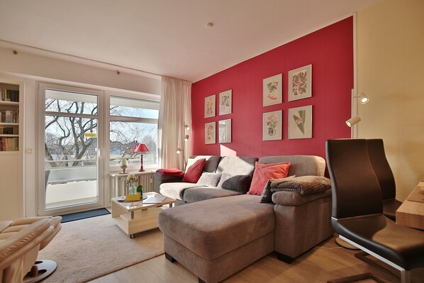 Fernseher, DVD-Player, Stereoanlage