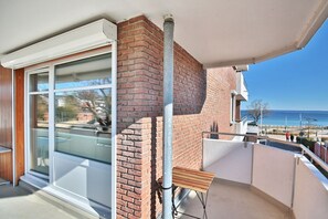 Unclassified image, 2 of 27, button