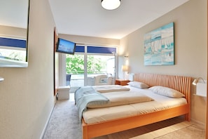 2 bedrooms, iron/ironing board, WiFi