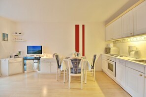 Unclassified image, 2 of 19, button