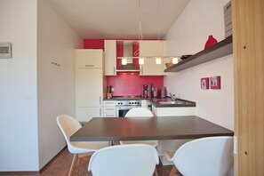 Fridge, oven, dishwasher, coffee/tea maker