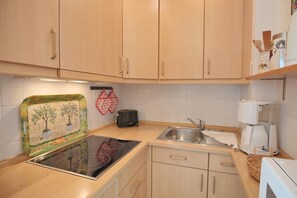 Unclassified image, 3 of 23, button