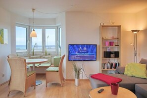 Fernseher, DVD-Player, Stereoanlage